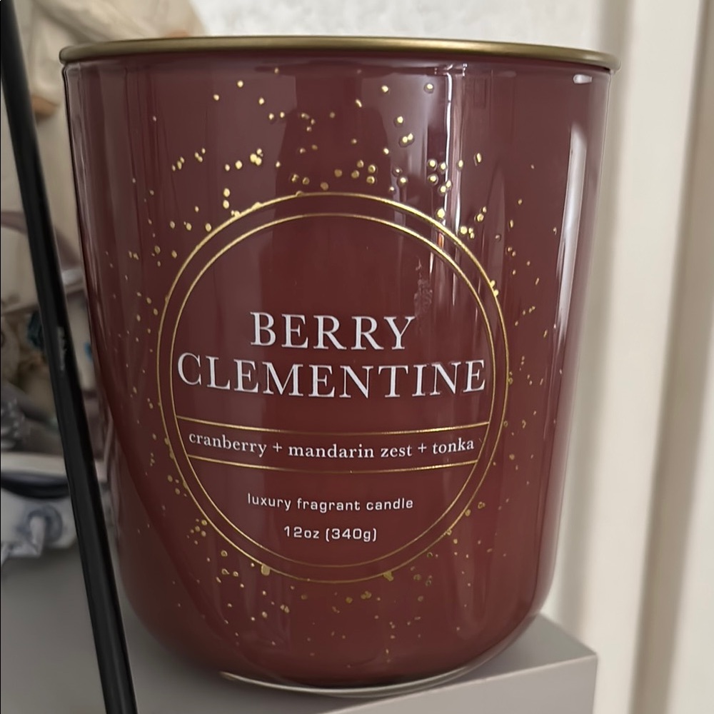 NWT Bellevue Berry Clementine Luxury Fragrant Candle Soy blend- Red 12oz